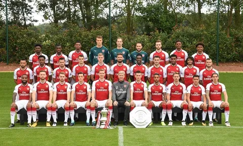 Sanchez góp mặt trong loạt ảnh tập thể vui nhộn của Arsenal