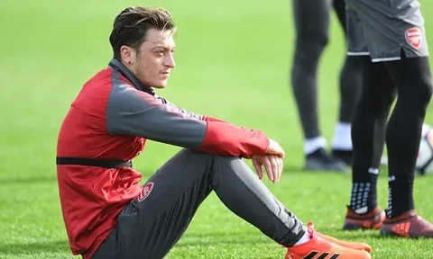 Ozil lộ rõ vẻ đăm chiêu trước ngày đối đầu Everton