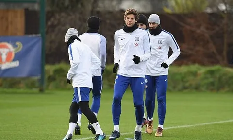 Suarez rủ chiến hữu đến khai trương nhà hàng đầy sang chảnh
