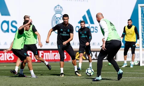 Ronaldo so kè quyết liệt cùng Zidane trước đại chiến với Betis