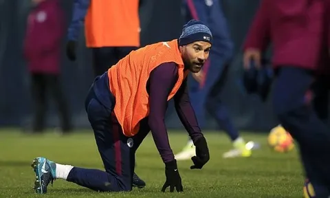 Sao Man City hoá "nam thần" trong chuyến hành quân đến Ukraine