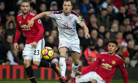 Rojo bất lực nhìn Quỷ đỏ tặng quà cho Burnley