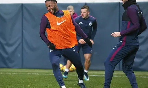 Sterling tươi như hoa, Man City quyết tâm hạ Huddersfield