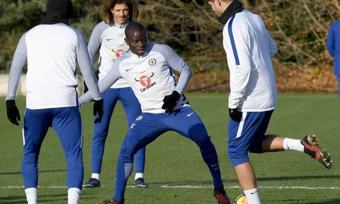 Dàn sao Chelsea trổ tài "đá ma" chờ đấu Swansea