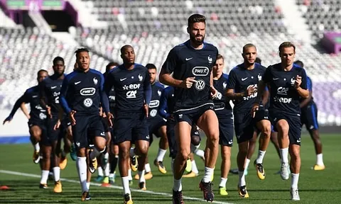 Hummels mướt mồ hôi nhìn đồng đội thắng nhọc Stuttgart