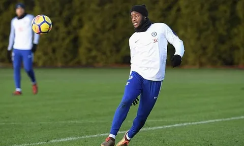 Batshuayi tập cực hăng, quyết tìm lại chỗ đứng dưới thời Conte
