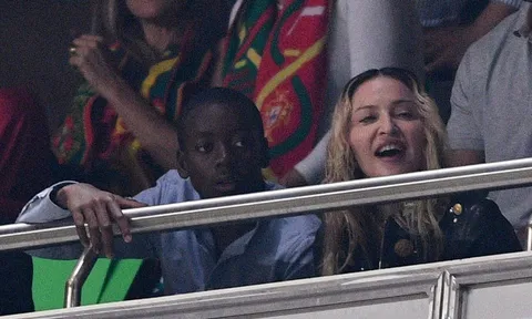 Madonna "quẩy" cực sung mừng BĐN giật vé đến Nga