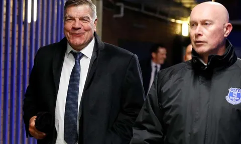 Sắp đón Van Dijk, Jurgen Klopp cười khoái chí trên sân tập
