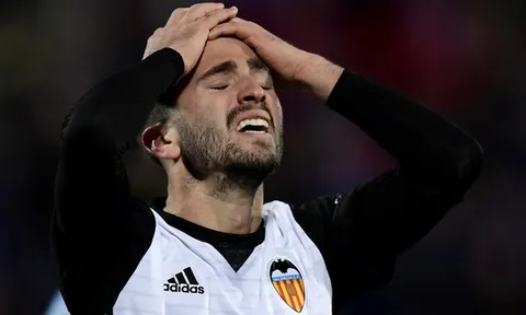 Valencia tự bắn vào chân, Barcelona hoan hỉ!