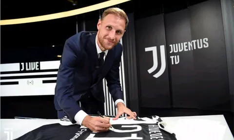 Ngày đầu tiên đầy bận rộn của Howedes tại Juventus