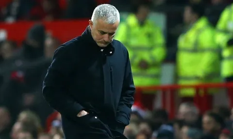 "Đã đến lúc Man United cần phải thay đổi HLV"