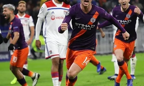 Đá như lên đồng, Laporte khiến fan "sốc nặng"