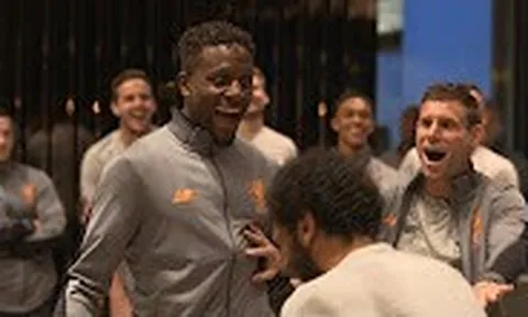 Đại chiến oẳn tù xì của các ngôi sao Liverpool