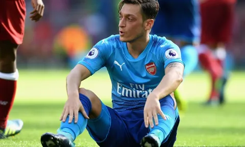Đại diện hé lộ tương lai của Mesut Ozil, Quỷ đỏ mừng thầm