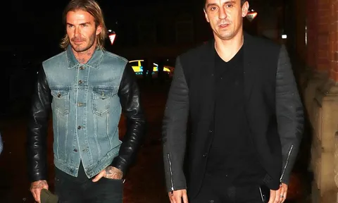 Dàn huyền thoại M.U nô nức kéo đến quán rượu của Neville, Beckham