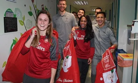 Dàn sao Arsenal tích cực làm từ thiện trước trận gặp BATE