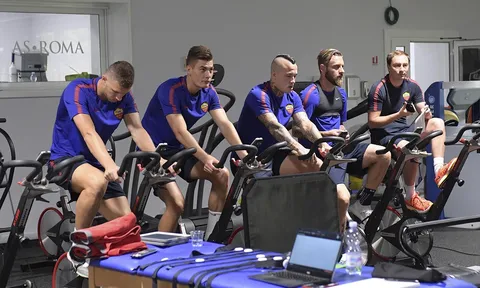 Dàn sao AS Roma rèn thể lực chờ đại chiến với AC Milan