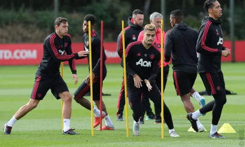 Dàn sao Man Utd coi như không trước mâu thuẫn giữa Pogba với HLV