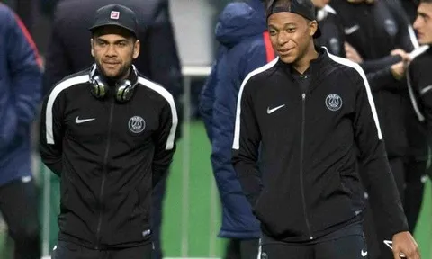 Dani Alves nói điều không tưởng về cầu thủ hoàn hảo của Barca