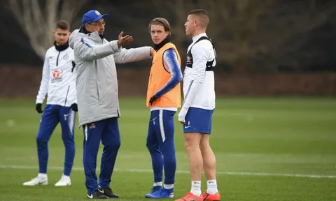 Đấu Tottenham, Sarri tin tưởng sao trẻ 18 tuổi sau "sự cố" tại Emirates?