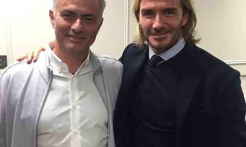 David Beckham trở lại Old Trafford, bảnh bao khoác vai Mourinho