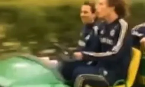 David Luiz, cây hài số 1 của Chelsea