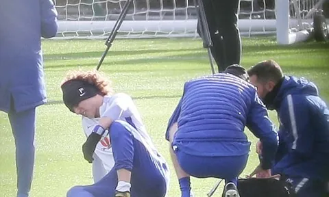David Luiz dính chấn thương trên sân tập