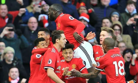 Đây, "bom xịt" giúp Mourinho liên kết mọi cầu thủ trên hàng công
