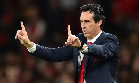 Đây, điều Emery làm được còn Wenger thì không