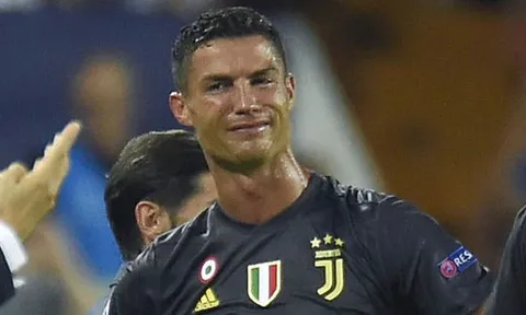 Đây là điều Ronaldo nói với trọng tài sau khi bị đuổi