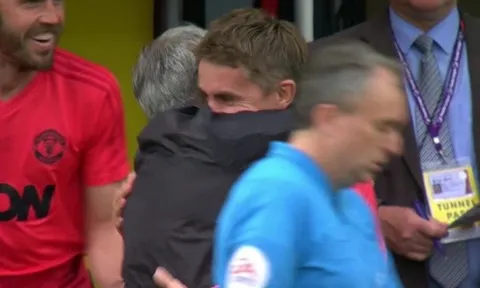 Đây, lí do Mourinho như "hóa điên" sau bàn thắng của Smalling