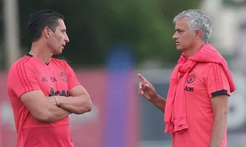 Đây, người đầu tiên của Man Utd "chào tạm biệt" Mourinho