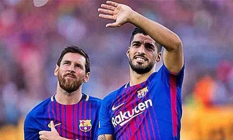 Đây, phần quà đặc biệt Messi tặng Suarez sau cú hat-trick "đốt lưới" Real