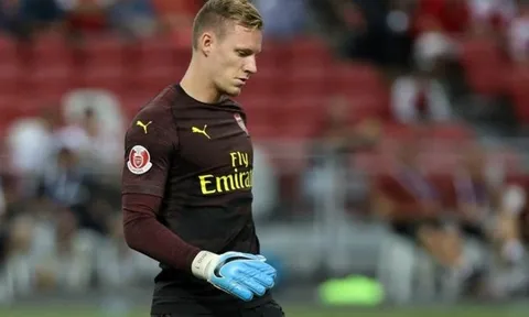 Đây, phản ứng của CĐV Arsenal khi thấy Leno bắt chính thay Cech