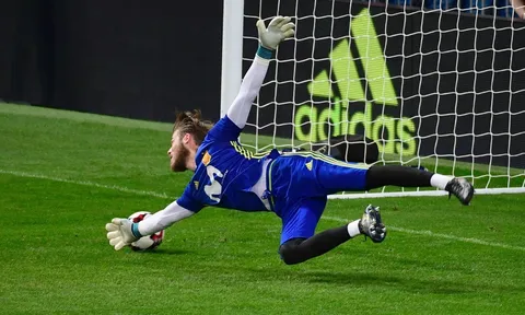 De Gea 'bay lượn' trên sân tập, sẵn sàng đấu Italia