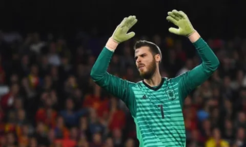 Tây Ban Nha thua sốc, CĐV đòi Enrique tống cổ sao Man Utd