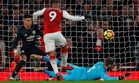 De Gea "hóa thánh", cứu bàn thua không tưởng bằng lưng