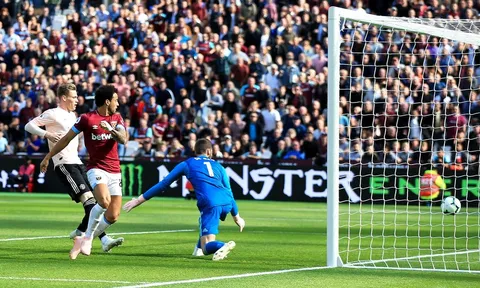De Gea tiếp tục gióng lên hồi chuông báo động cho Quỷ Đỏ