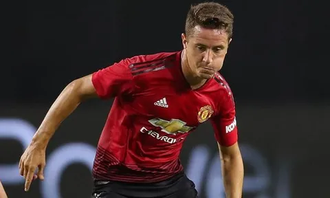 Để Herrera đá trung vệ, Mourinho đang "dằn mặt" Ed Woodward?