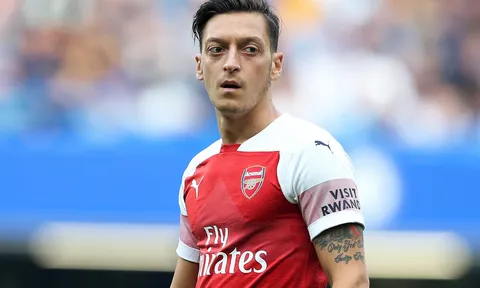 Emery bất ngờ lên tiếng giữa tin đồn tương lai của Ozil