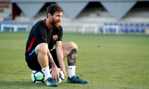 Dembele đến, nụ cười trở lại với Messi và đồng đội