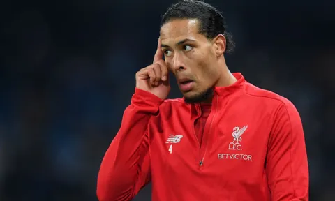 Đến lượt Van Dijk chấn thương, hàng thủ Liverpool lâm nguy