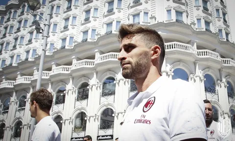 'Lận lưng' 6 trái, Milan thoải mái tại Macedonia