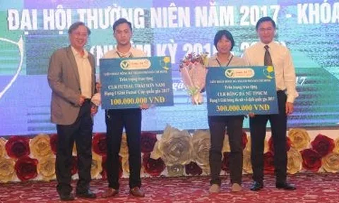Bầu Tú trao thưởng cá nhân, tập thể xuất sắc năm 2017