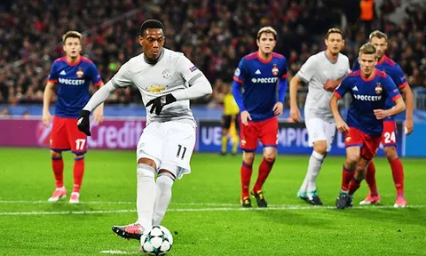 ĐHTB loạt trận thứ 2 Champions League: Martial sánh vai Ronaldo