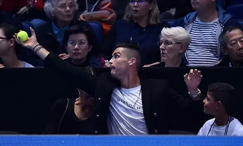 Đi xem tennis, Ronaldo có hành động dậy sóng