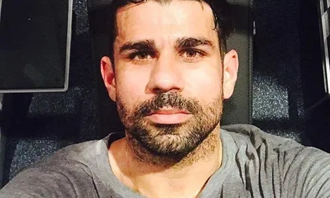 Diego Costa rạng ngời ở sân bay Madrid, sẵn sàng "về nhà"
