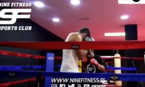Diego Costa xỏ găng lên sàn đấu quyền anh