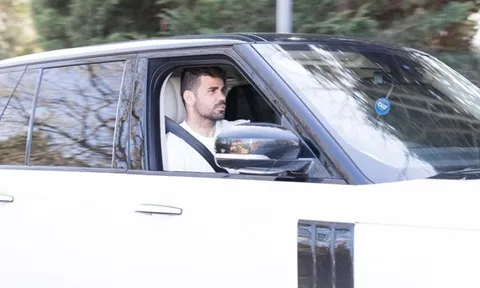 Diego Costa "xuống nước", xách xe đến sân tập Chelsea