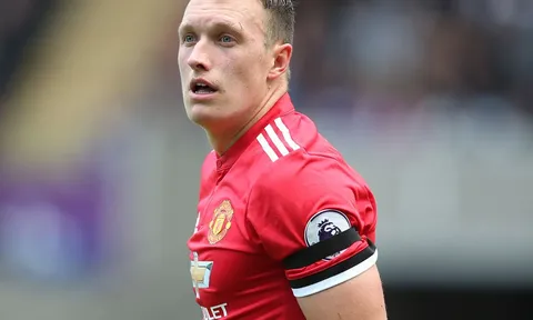 Điểm tin sáng 11/11: M.U điêu đứng vì Phil Jones; Atletico ve vãn Herrera